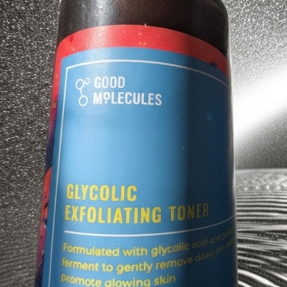 Glycolic Exfoliating Toner - Blue and Red